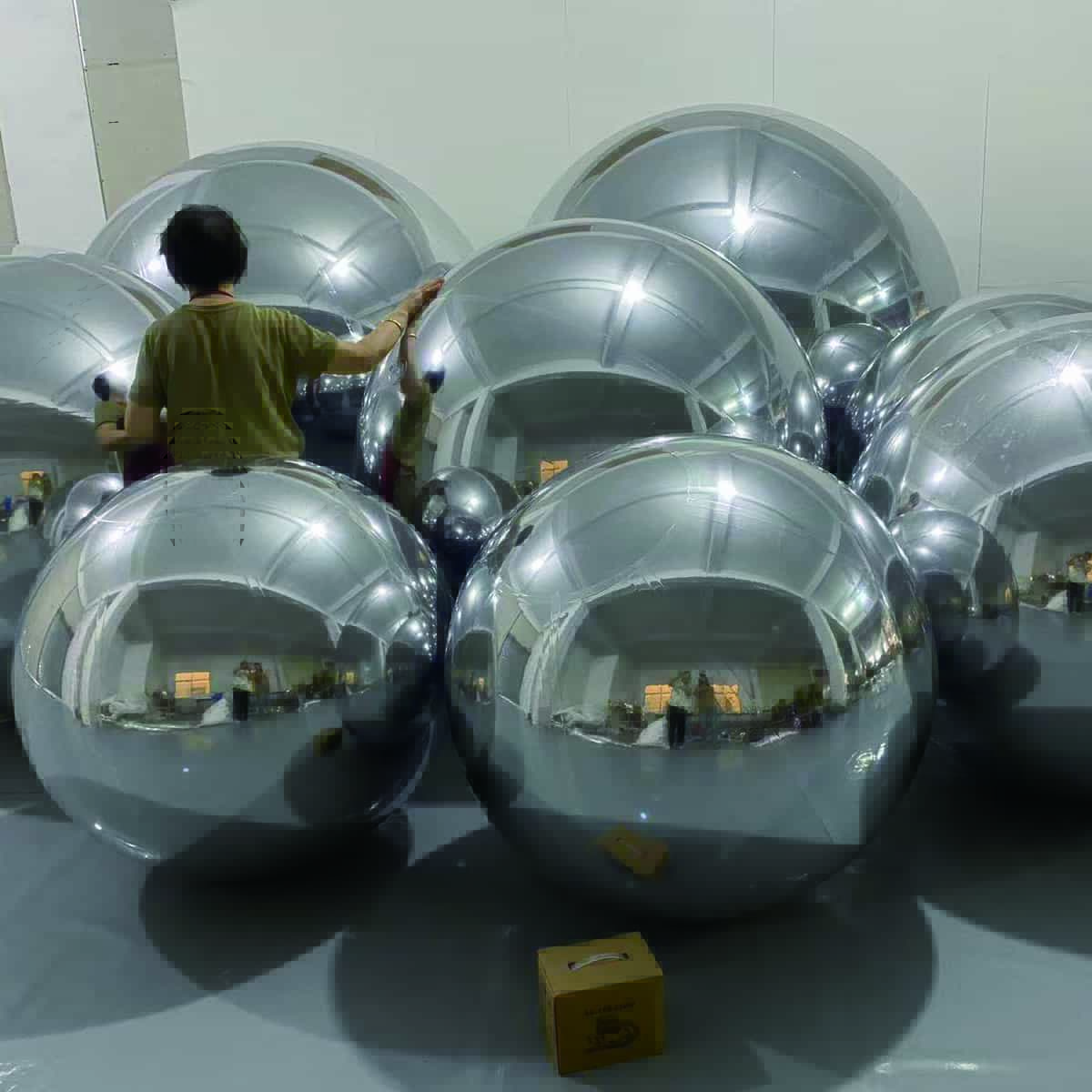 Silver Mirror Balloon - Inflatable Reflective Sphere for Wedding Party Decoration